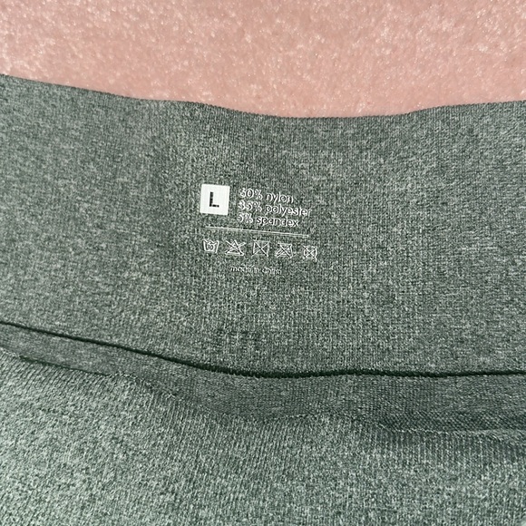 Green Booty Scrunch Gym Workout Shorts - Picture 3 of 3